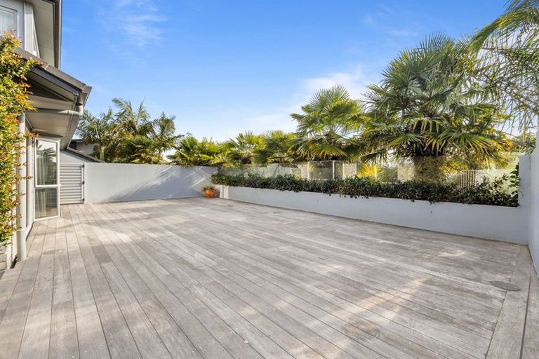 Photo of property in 38 Kittiwake Drive, Schnapper Rock, Auckland, 0632