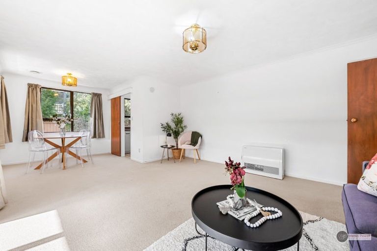 Photo of property in 15a Montgomery Crescent, Clouston Park, Upper Hutt, 5018