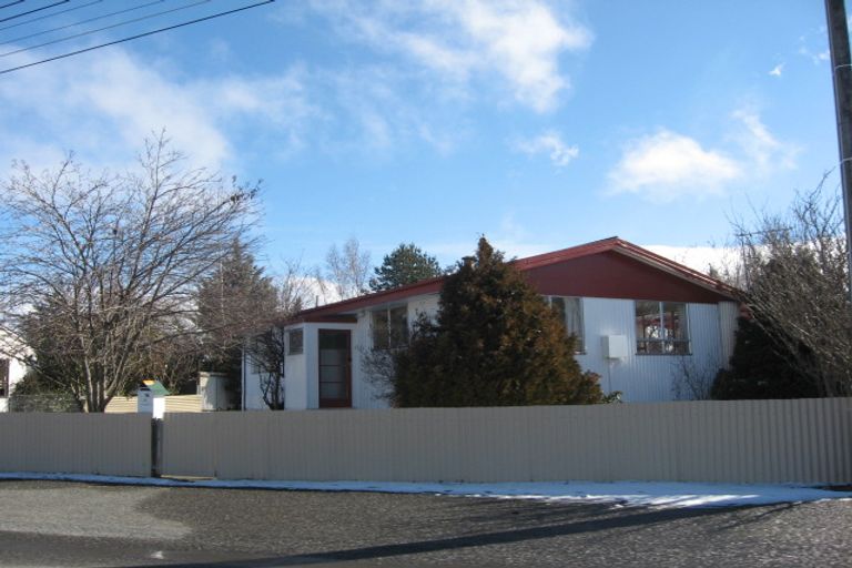 Photo of property in 16 Rata Road, Twizel, 7901