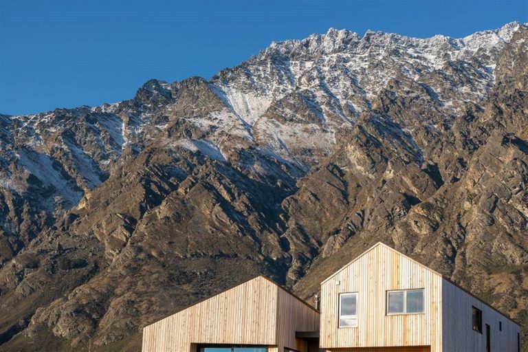 Photo of property in 11 Falconer Rise, Jacks Point, Queenstown, 9371