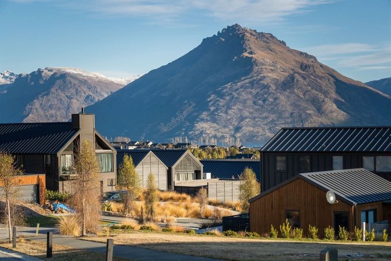 Photo of property in 11 Falconer Rise, Jacks Point, Queenstown, 9371