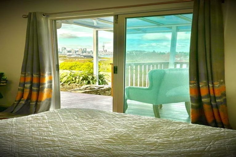 Photo of property in 26 Waimana Avenue, Northcote Point, Auckland, 0627