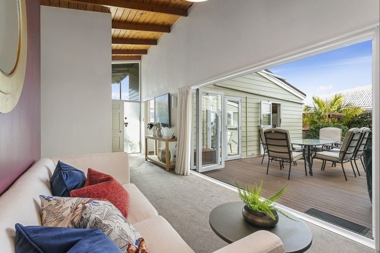 Photo of property in 30 Mayfair Crescent, Mairangi Bay, Auckland, 0630