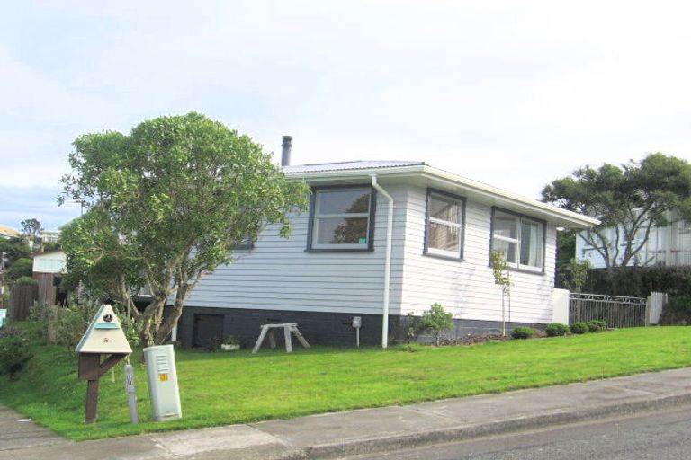 Photo of property in 6 Lenox Grove, Johnsonville, Wellington, 6037
