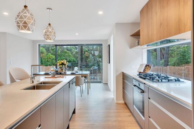 Photo of property in 1a Lyons Avenue, Murrays Bay, Auckland, 0630