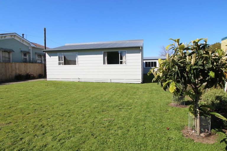 Photo of property in 12 Ross Street, Woodville, 4920