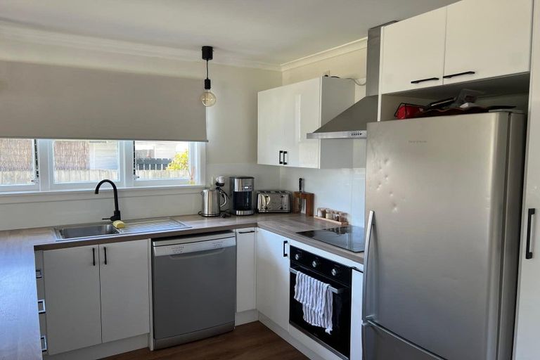 Photo of property in 13 Cross Street, Coalgate, 7673