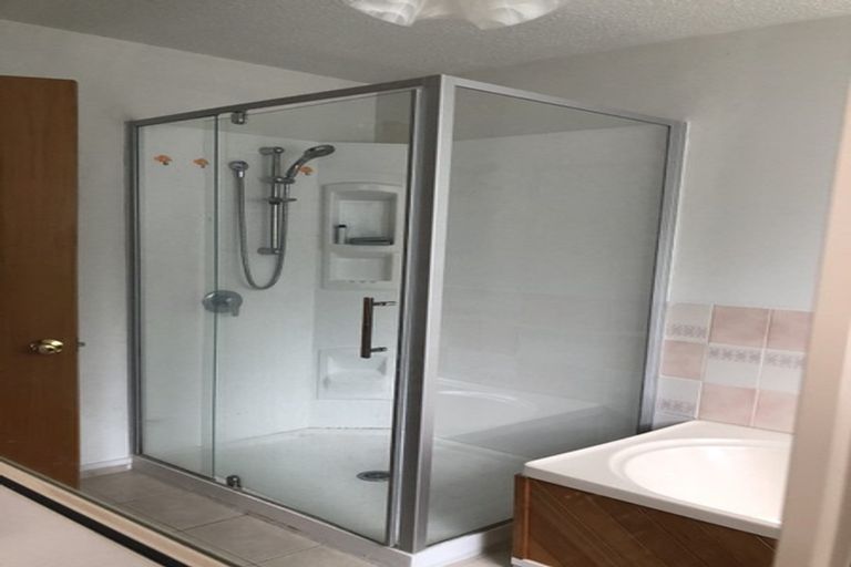 Photo of property in 2/33 Glenharrow Avenue, Avonhead, Christchurch, 8042