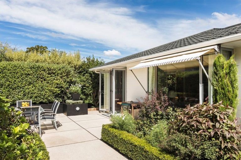 Photo of property in 2/22 Strowan Road, Strowan, Christchurch, 8052