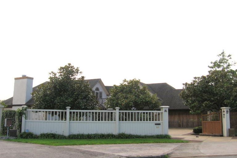 Photo of property in 16 Eynsham Court, Dannemora, Auckland, 2016