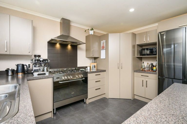 Photo of property in 7 Medallion Court, Kelvin Grove, Palmerston North, 4414