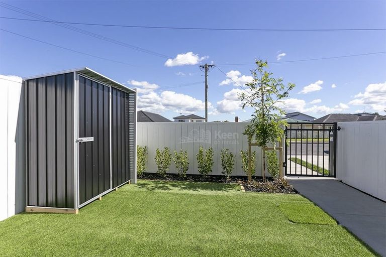 Photo of property in 1/21 Karamu Street, Te Atatu Peninsula, Auckland, 0610