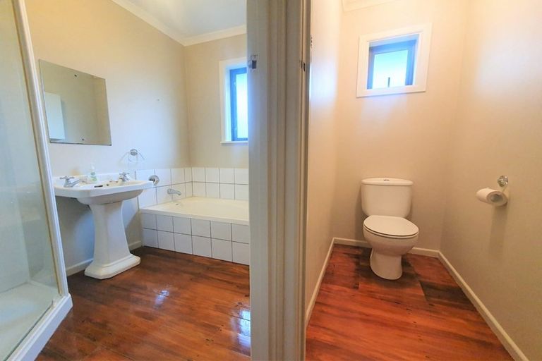 Photo of property in 57a Forrest Hill Road, Milford, Auckland, 0620