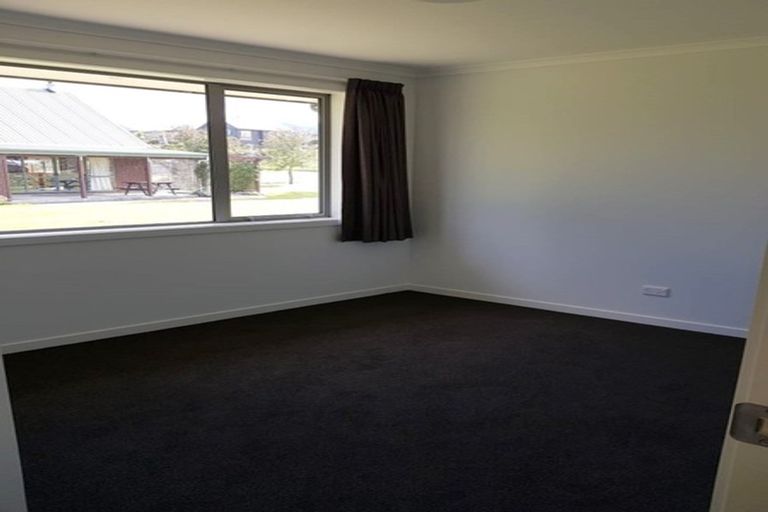 Photo of property in 24 Muriwai Drive, Manapouri, 9679