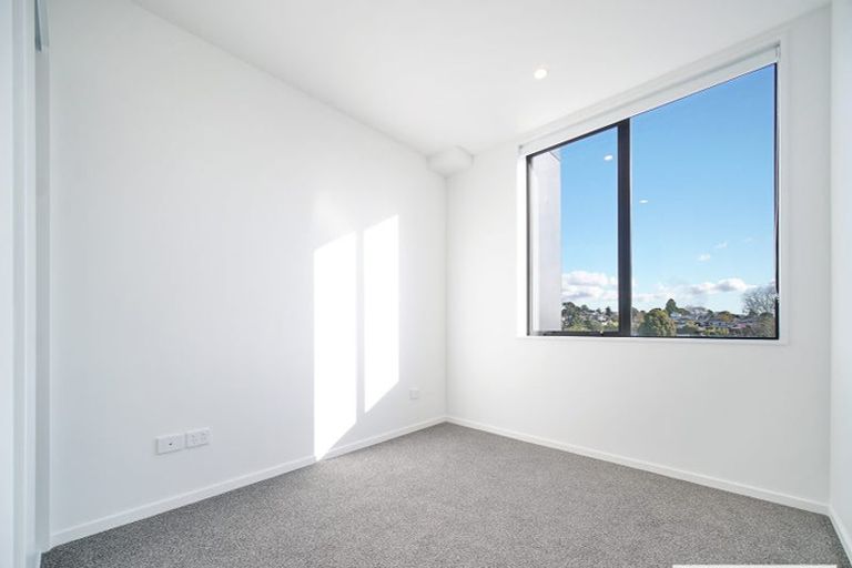 Photo of property in 303/3 Rauemi Way, Te Atatu South, Auckland, 0610