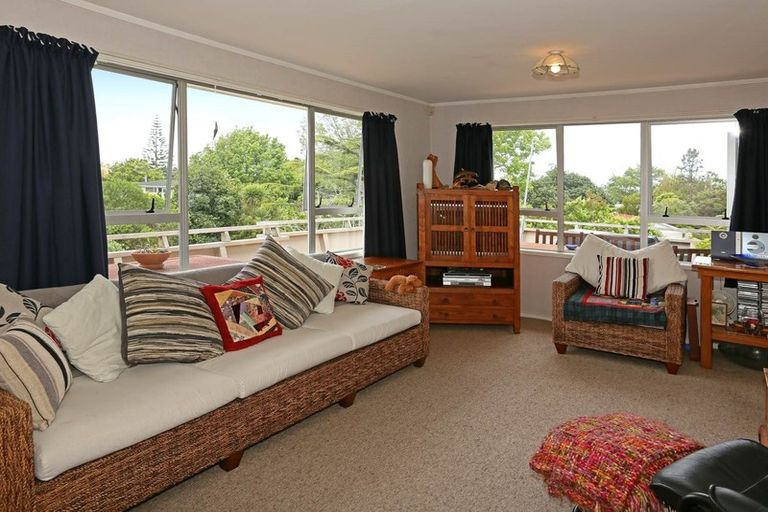 Photo of property in 813 Te Atatu Road, Te Atatu Peninsula, Auckland, 0610