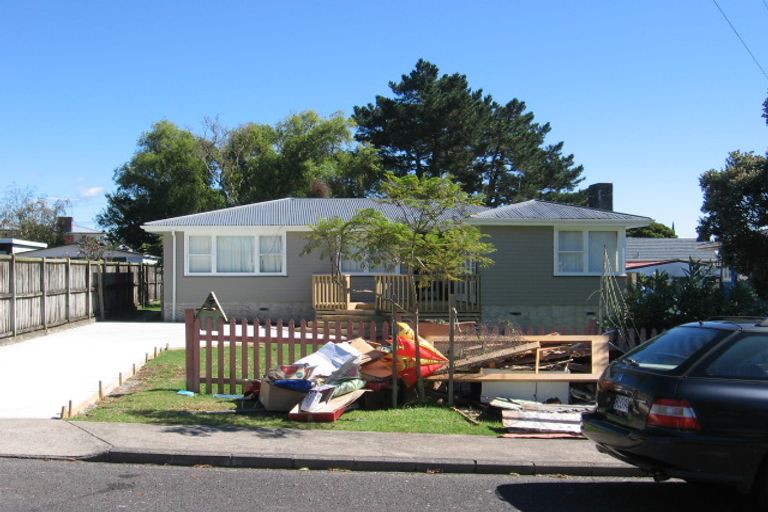 Photo of property in 6 Martin Place, Kelston, Auckland, 0602