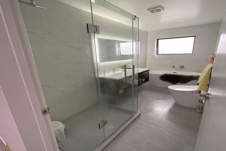 Photo of property in 35b Deanna Drive, West Harbour, Auckland, 0618