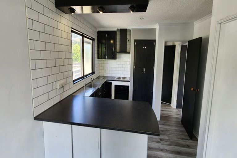 Photo of property in 84 Pioneer Road, Moturoa, New Plymouth, 4310