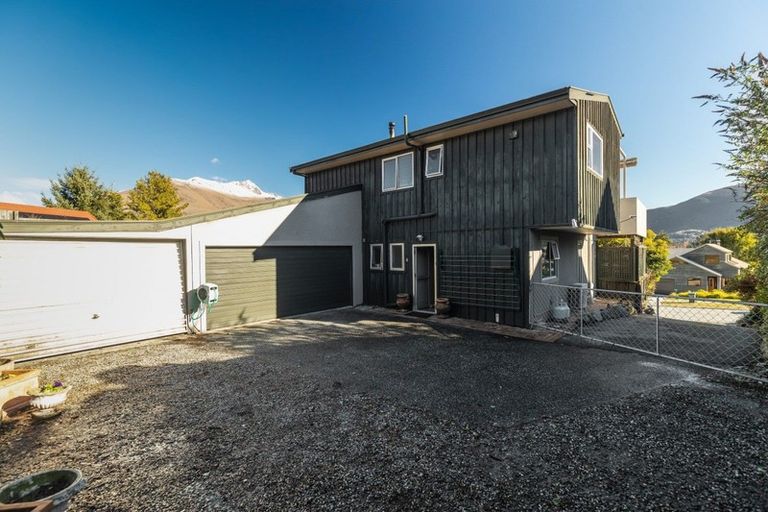 Photo of property in 4 Cedar Drive, Kelvin Heights, Queenstown, 9300
