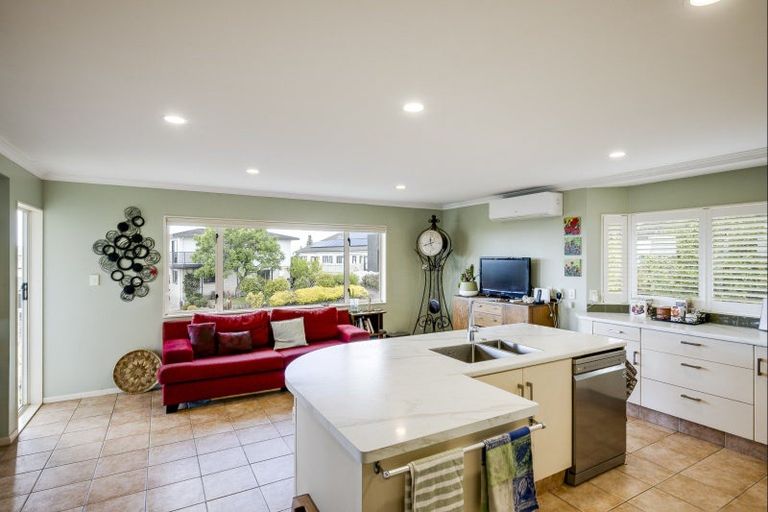 Photo of property in 76a Churchill Drive, Taradale, Napier, 4112