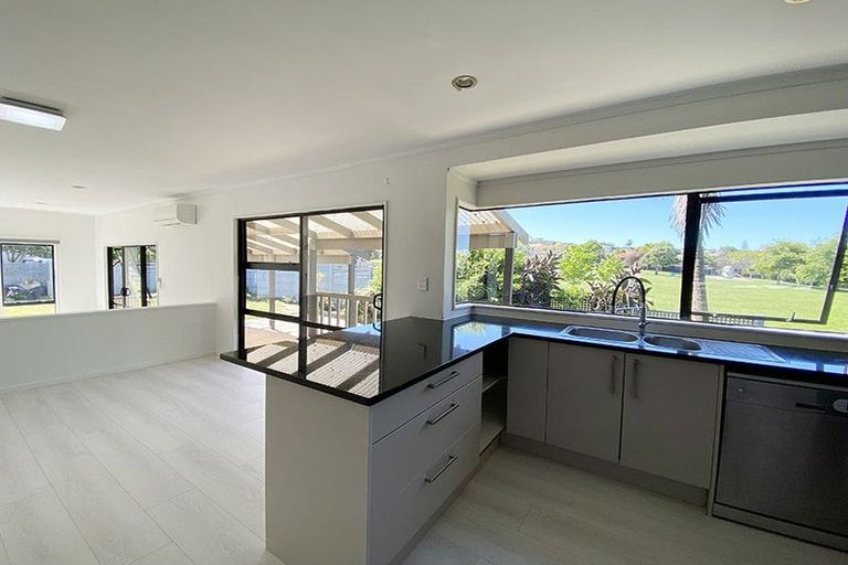 Photo of property in 49 Gosford Drive, Botany Downs, Auckland, 2010