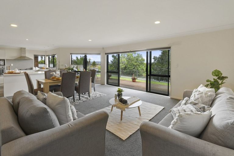 Photo of property in 16 Crannich Place, Wattle Downs, Auckland, 2103