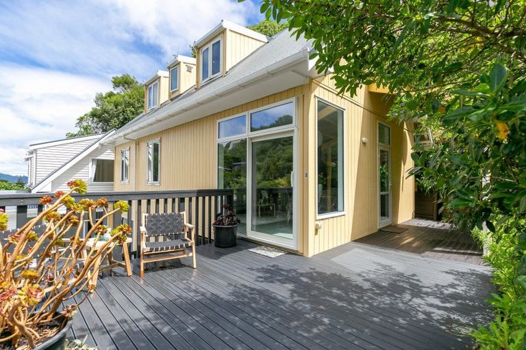 Photo of property in 2/39 Onslow Road, Khandallah, Wellington, 6035