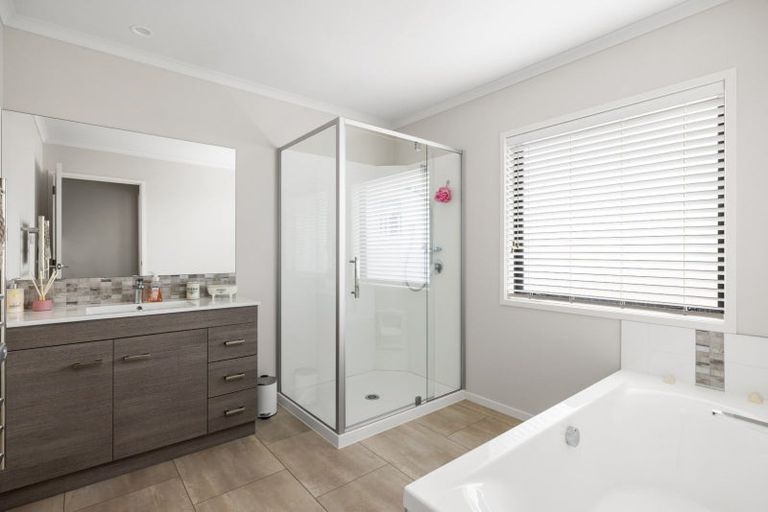 Photo of property in 40 Penetaka Heights, Pyes Pa, Tauranga, 3112