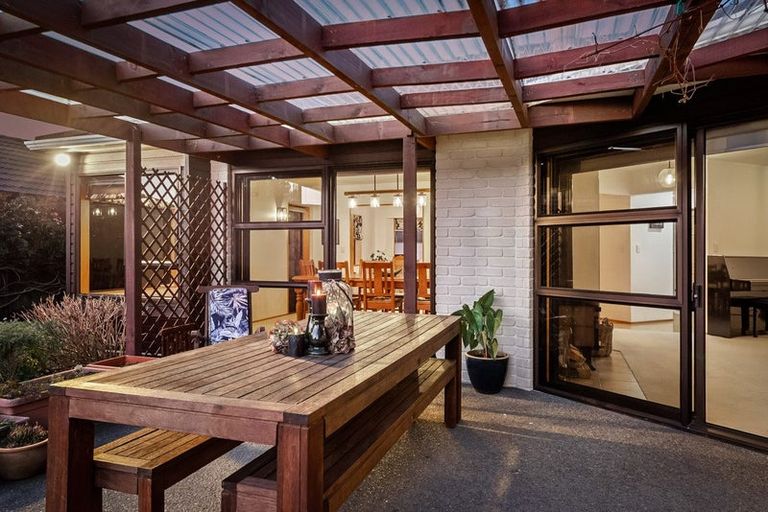 Photo of property in 8 Runanga Grove, Waikanae, 5036