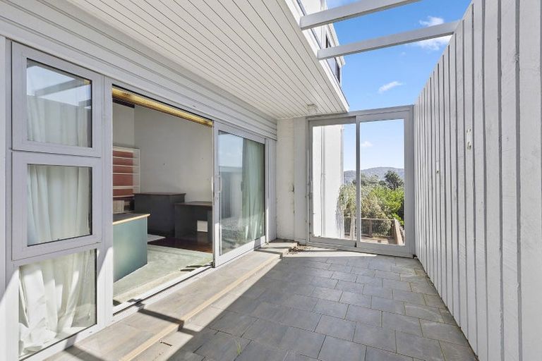 Photo of property in Beauport Apartments, 2/30 The Crescent, Roseneath, Wellington, 6011