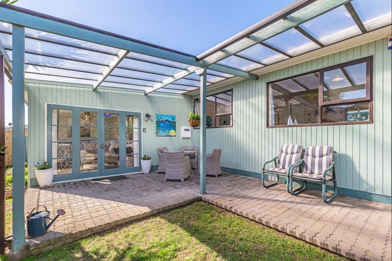 Photo of property in 22 Kent Avenue, Waitarere Beach, Levin, 5510
