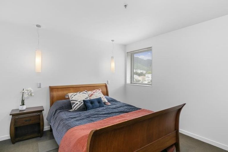 Photo of property in Montreaux Apartments, 9g/164 The Terrace, Wellington Central, Wellington, 6011