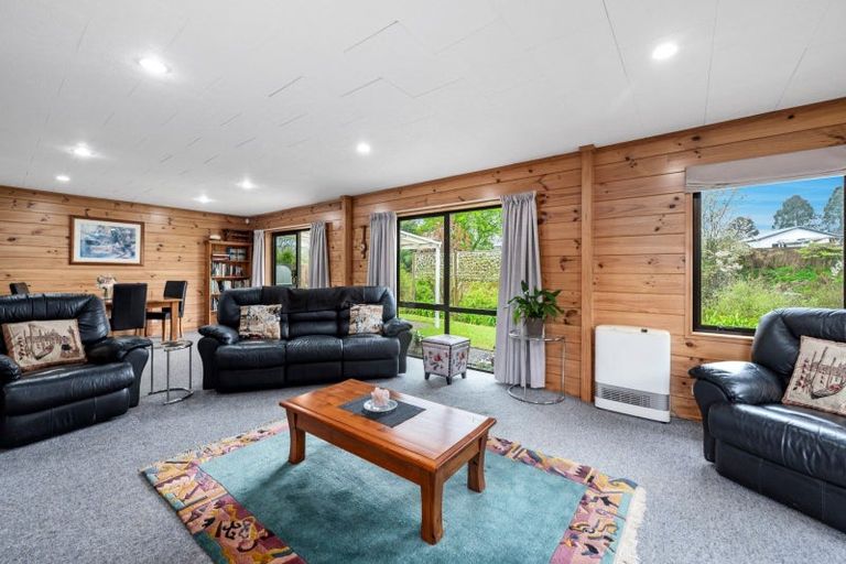 Photo of property in 10 Heaphy Place, Pukehangi, Rotorua, 3015