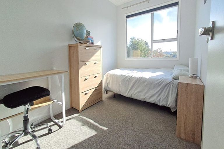 Photo of property in 15 Mile Place, Henderson, Auckland, 0612