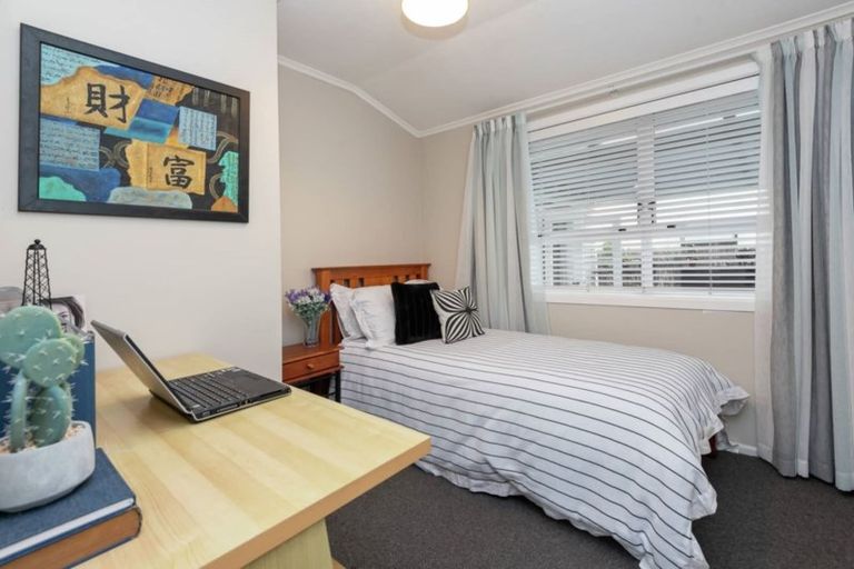 Photo of property in 19 Beach Road, Mellons Bay, Auckland, 2014