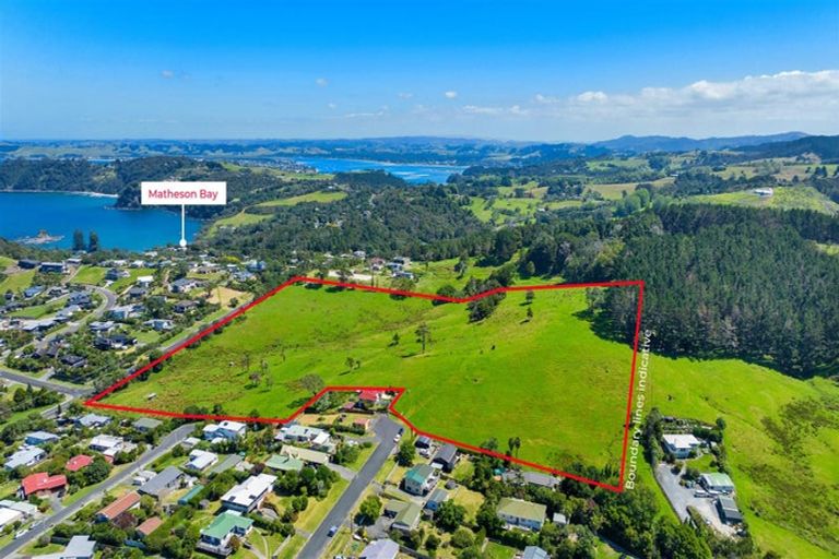 Photo of property in 62 Hauraki Road, Leigh, 0985