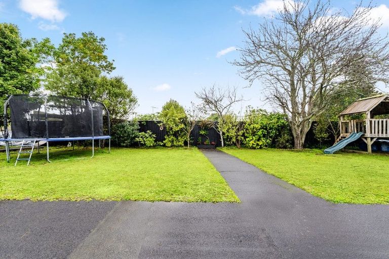 Photo of property in 36 Yeovil Road, Te Atatu Peninsula, Auckland, 0610