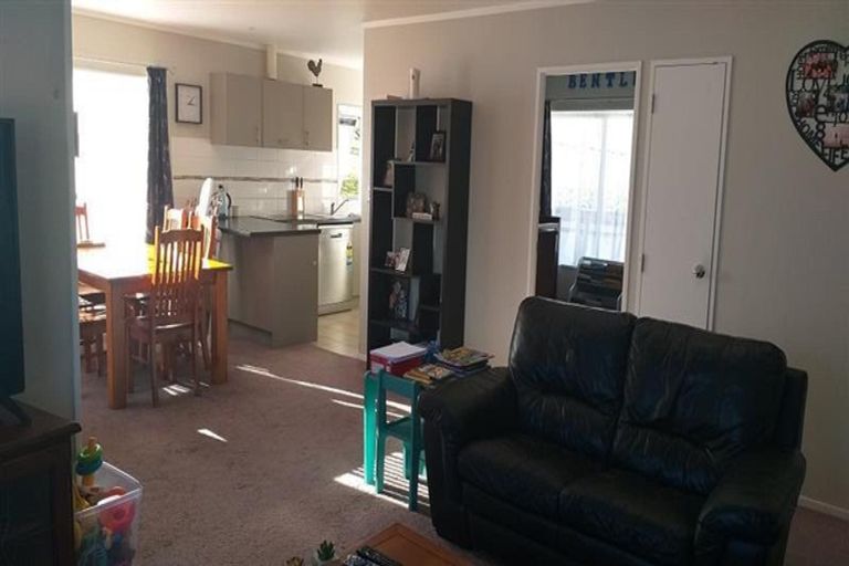 Photo of property in 3 Bernina Place, Weymouth, Auckland, 2103