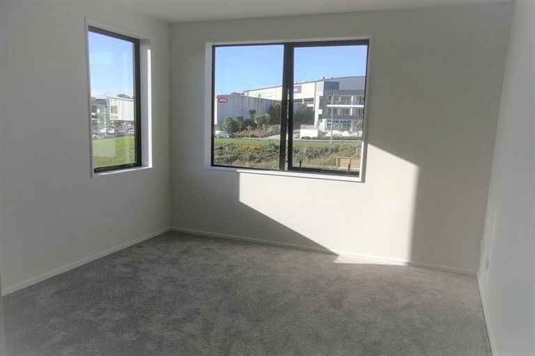 Photo of property in 5 Fowler Street, Northcote, Auckland, 0627