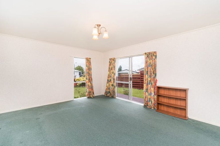 Photo of property in 43 Acacia Street, Kelvin Grove, Palmerston North, 4414