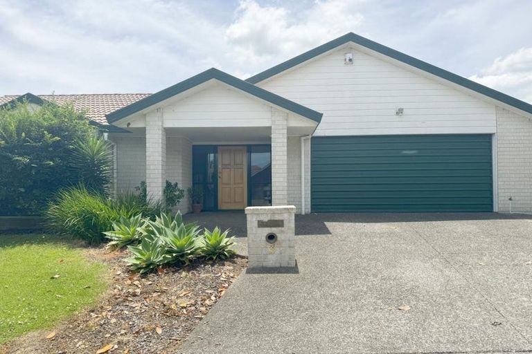 Photo of property in 3 West Fairway, Golflands, Auckland, 2013