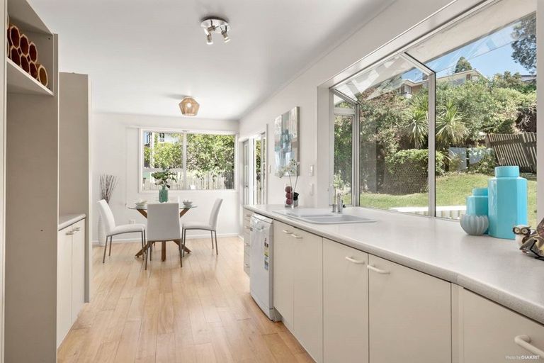 Photo of property in 18 Kerria Place, Sunnynook, Auckland, 0620