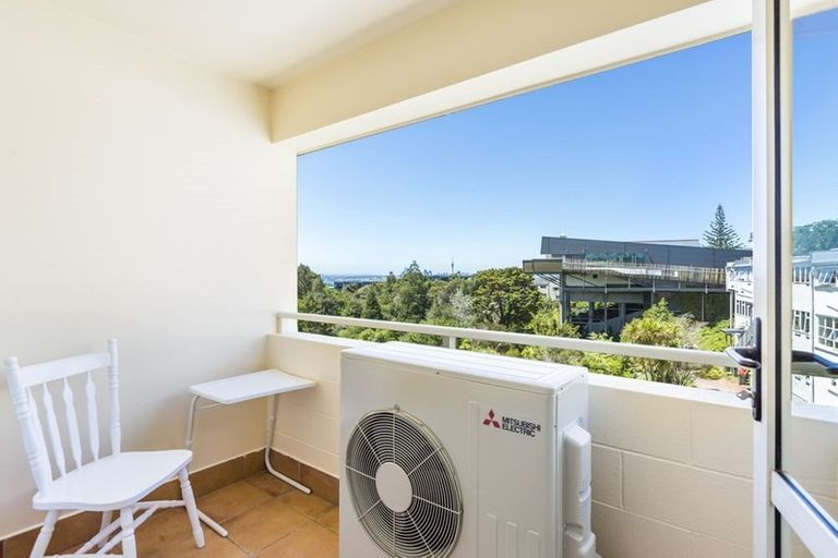 Photo of property in 1/81 Birkenhead Avenue, Birkenhead, Auckland, 0626