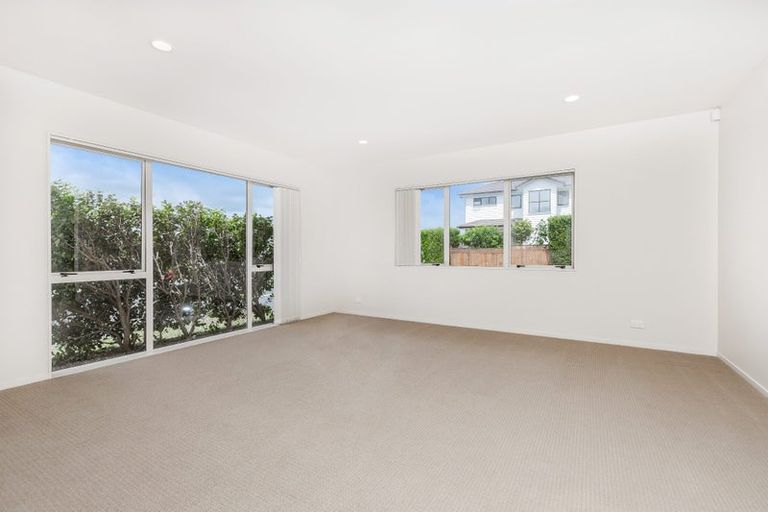 Photo of property in 22 Terrasini Drive, Flat Bush, Auckland, 2019