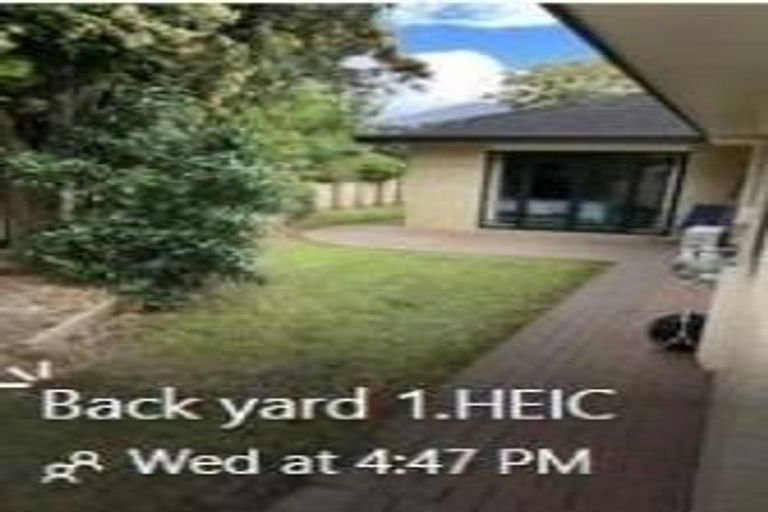 Photo of property in 17 Rosetti Rise, West Harbour, Auckland, 0618