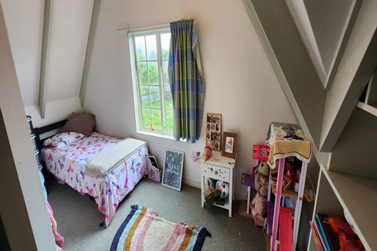 Photo of property in 122 Boord Crescent, Kumeu, 0891