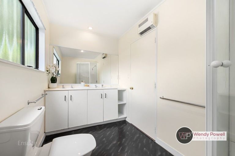 Photo of property in 4 Sutherland Avenue, Silverstream, Upper Hutt, 5019