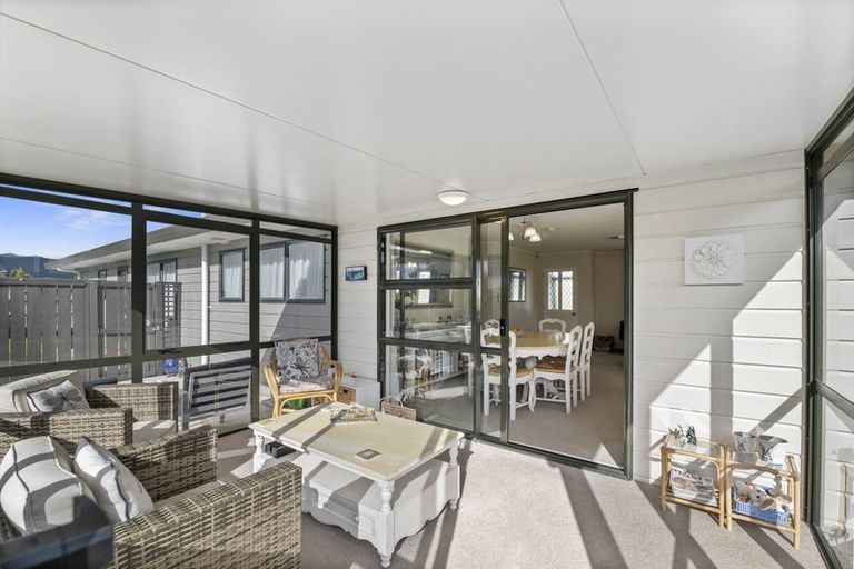 Photo of property in 36 Easton Way, Levin, 5510