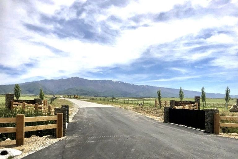 Photo of property in 20 Southern Tor Lane, Springvale, 9393